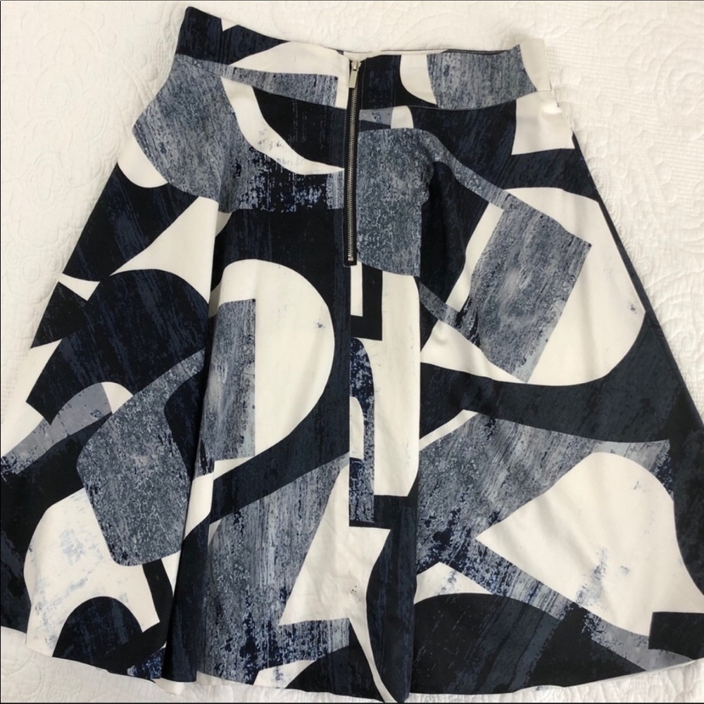 Amanda & Chelsea Navy Print Skirt - Picture 3 of 4